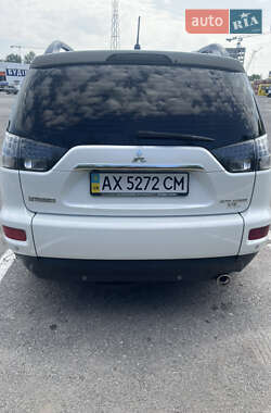 Внедорожник / Кроссовер Mitsubishi Outlander 2011 в 