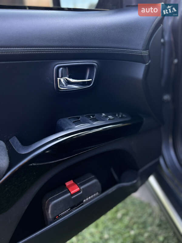 Позашляховик / Кросовер Mitsubishi Outlander 2011 в Стрию