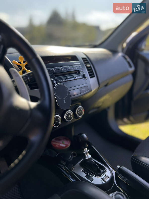 Позашляховик / Кросовер Mitsubishi Outlander 2011 в Стрию