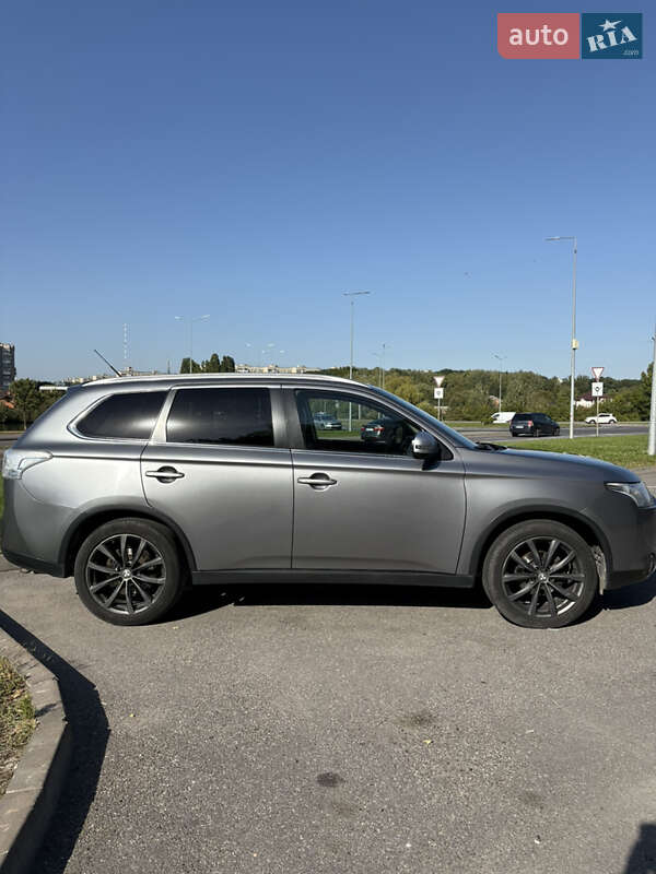 Внедорожник / Кроссовер Mitsubishi Outlander 2015 в Виннице