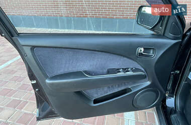 Внедорожник / Кроссовер Mitsubishi Outlander 2005 в 