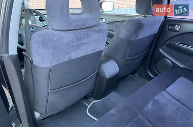 Внедорожник / Кроссовер Mitsubishi Outlander 2005 в 