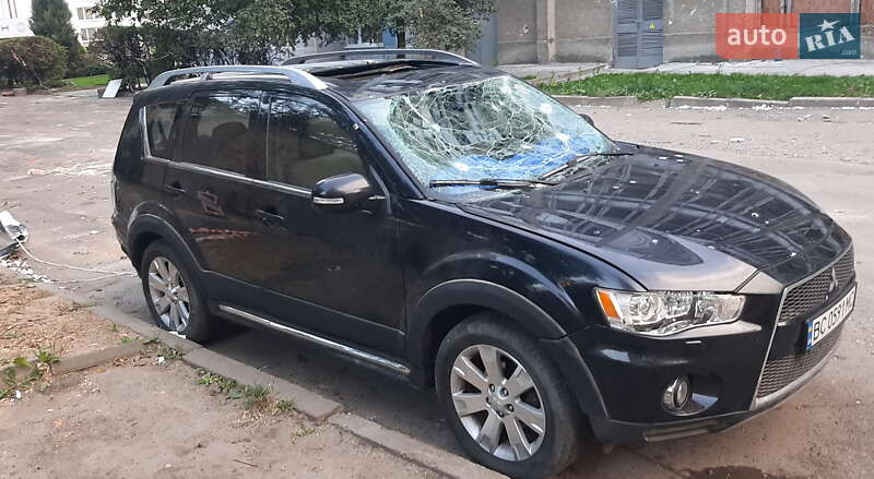 Внедорожник / Кроссовер Mitsubishi Outlander 2010 в 