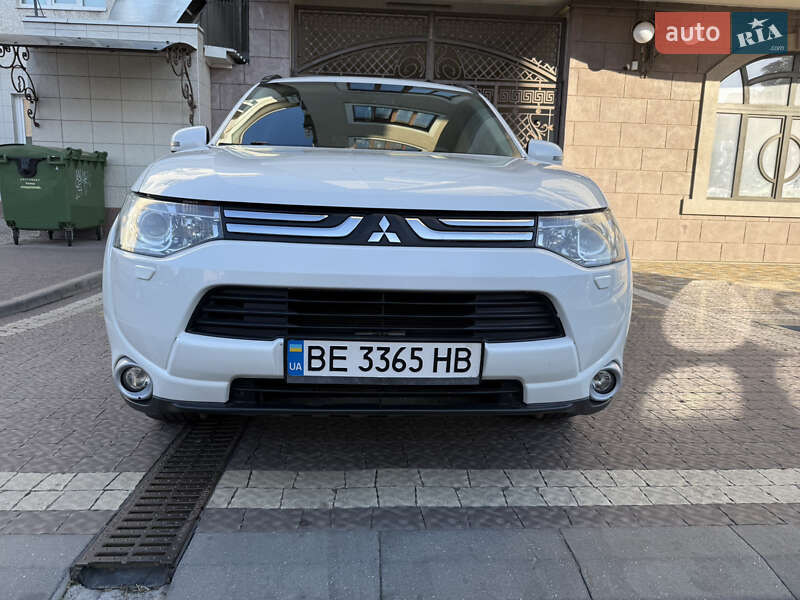 Внедорожник / Кроссовер Mitsubishi Outlander 2013 в Николаеве