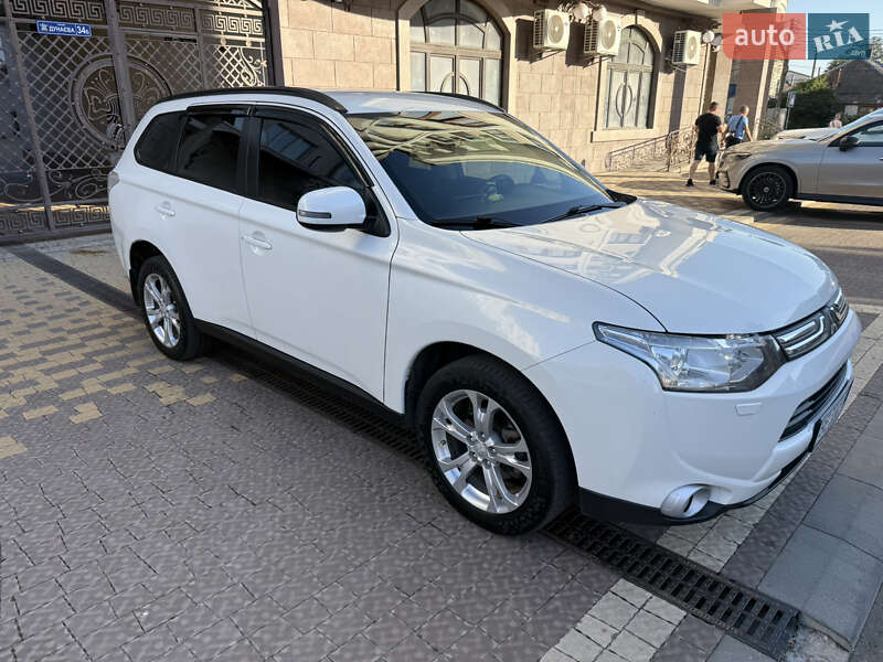 Внедорожник / Кроссовер Mitsubishi Outlander 2013 в Николаеве