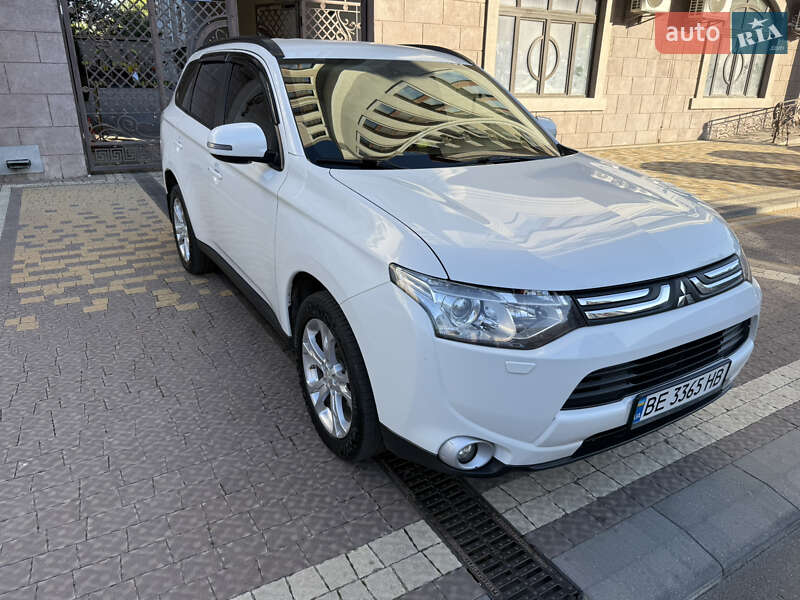 Внедорожник / Кроссовер Mitsubishi Outlander 2013 в Николаеве