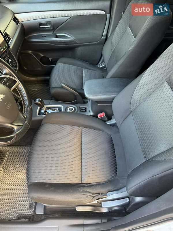 Внедорожник / Кроссовер Mitsubishi Outlander 2013 в Николаеве