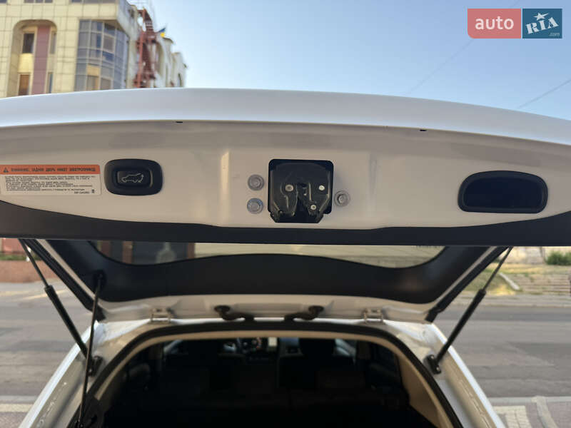 Внедорожник / Кроссовер Mitsubishi Outlander 2013 в Николаеве