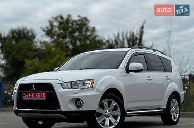 Внедорожник / Кроссовер Mitsubishi Outlander 2011 в 
