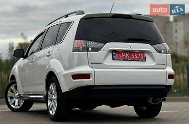 Внедорожник / Кроссовер Mitsubishi Outlander 2011 в 