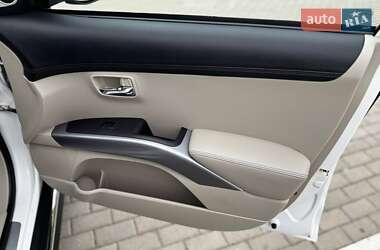 Внедорожник / Кроссовер Mitsubishi Outlander 2011 в 