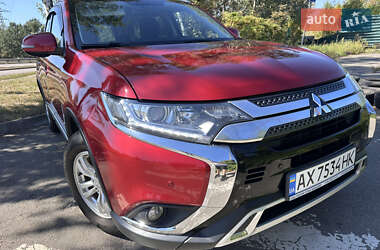 Позашляховик / Кросовер Mitsubishi Outlander 2018 в Києві
