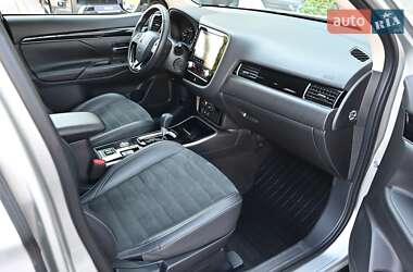 Внедорожник / Кроссовер Mitsubishi Outlander 2020 в 