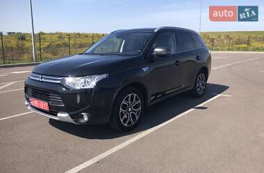 Внедорожник / Кроссовер Mitsubishi Outlander 2015 в 