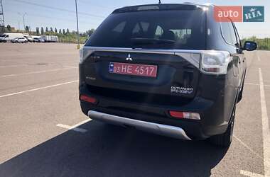 Внедорожник / Кроссовер Mitsubishi Outlander 2015 в 
