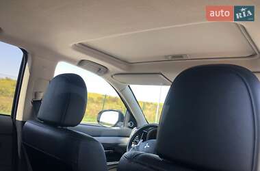 Внедорожник / Кроссовер Mitsubishi Outlander 2015 в 