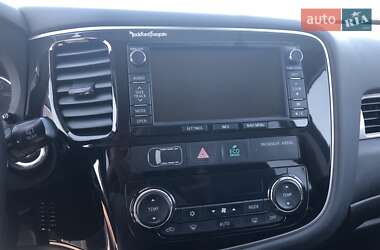 Внедорожник / Кроссовер Mitsubishi Outlander 2015 в 