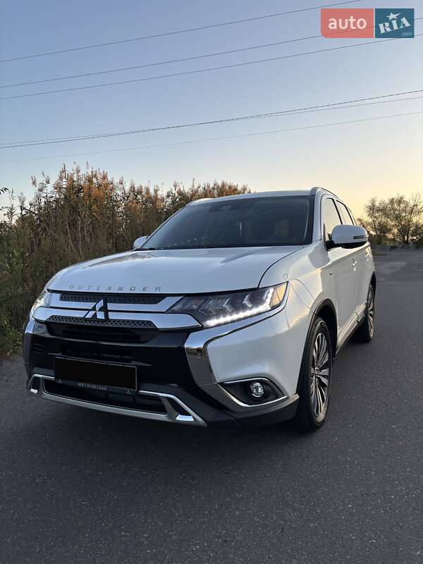 Внедорожник / Кроссовер Mitsubishi Outlander 2019 в Черкассах
