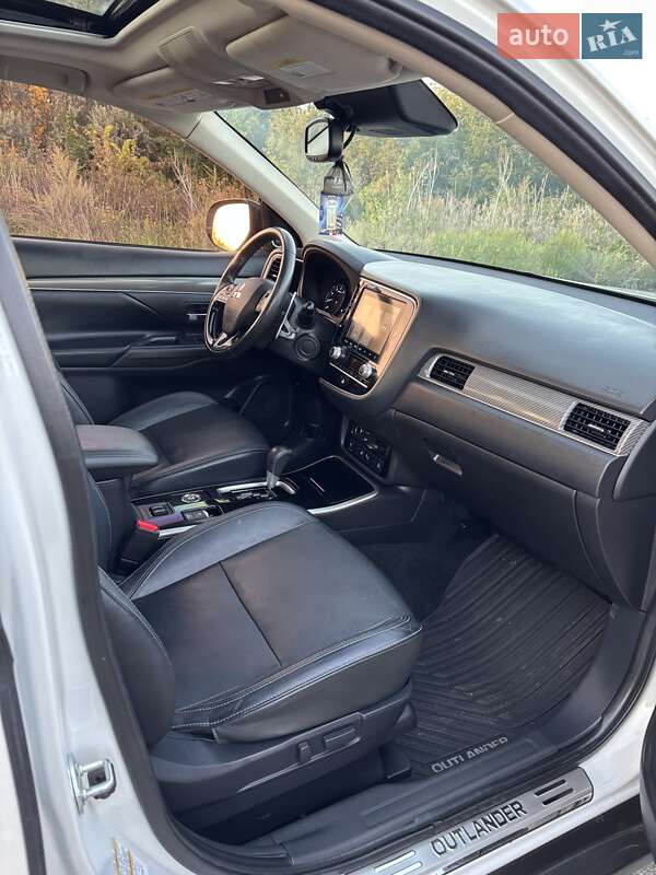 Внедорожник / Кроссовер Mitsubishi Outlander 2019 в Черкассах