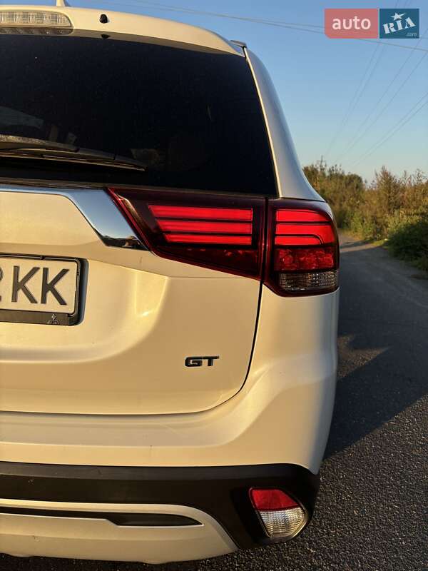 Внедорожник / Кроссовер Mitsubishi Outlander 2019 в Черкассах