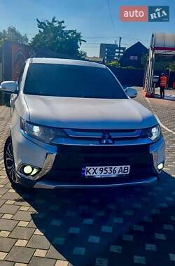 Внедорожник / Кроссовер Mitsubishi Outlander 2016 в Полтаве