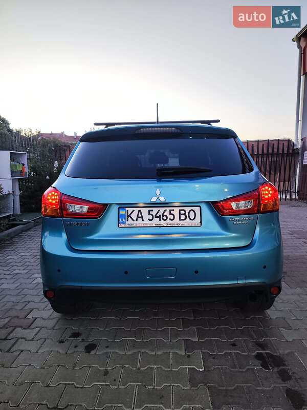 Позашляховик / Кросовер Mitsubishi Outlander 2013 в Києві