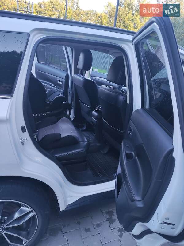 Внедорожник / Кроссовер Mitsubishi Outlander 2013 в Трускавце