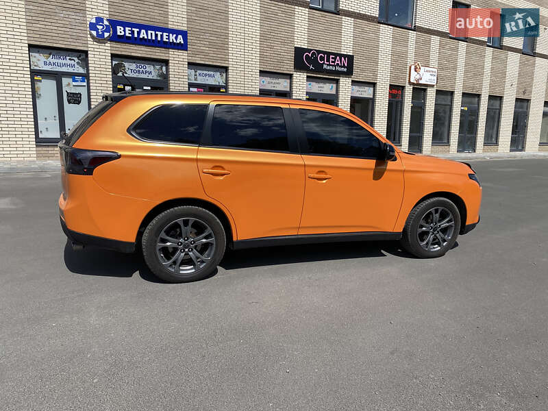 Позашляховик / Кросовер Mitsubishi Outlander 2013 в Києві