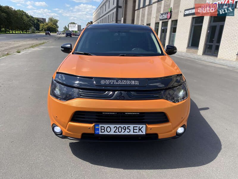 Позашляховик / Кросовер Mitsubishi Outlander 2013 в Києві