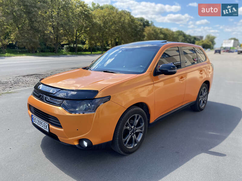 Позашляховик / Кросовер Mitsubishi Outlander 2013 в Києві