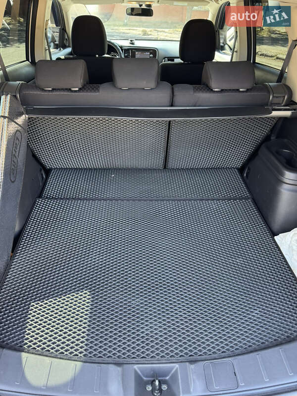 Позашляховик / Кросовер Mitsubishi Outlander 2012 в Миколаєві