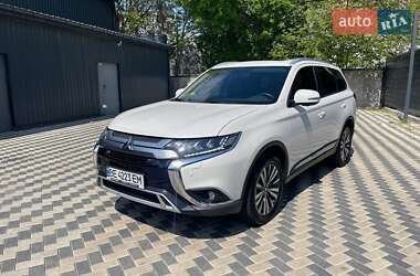 Внедорожник / Кроссовер Mitsubishi Outlander 2018 в Николаеве