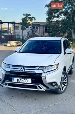 Позашляховик / Кросовер Mitsubishi Outlander 2020 в Запоріжжі
