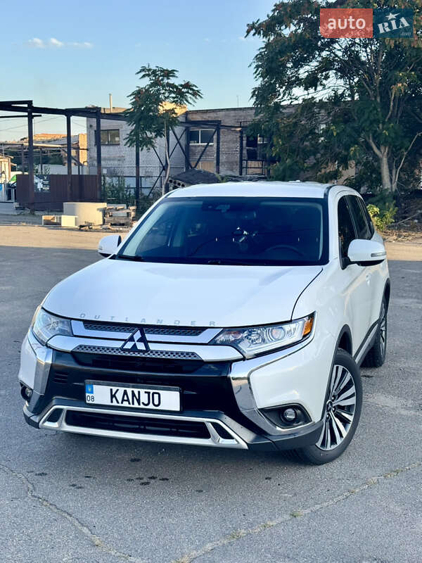 Mitsubishi Outlander 2020