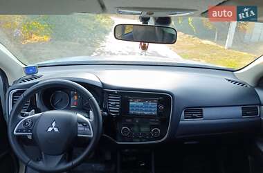 Внедорожник / Кроссовер Mitsubishi Outlander 2013 в 