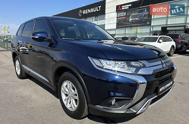 Внедорожник / Кроссовер Mitsubishi Outlander 2021 в 