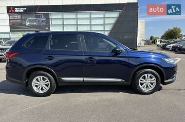 Внедорожник / Кроссовер Mitsubishi Outlander 2021 в 