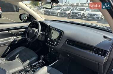 Внедорожник / Кроссовер Mitsubishi Outlander 2021 в 