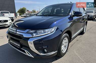 Внедорожник / Кроссовер Mitsubishi Outlander 2021 в 