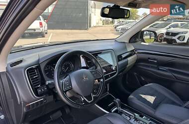 Внедорожник / Кроссовер Mitsubishi Outlander 2021 в 