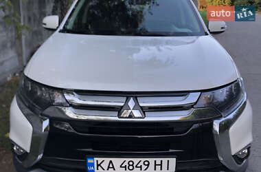 Внедорожник / Кроссовер Mitsubishi Outlander 2016 в Киеве