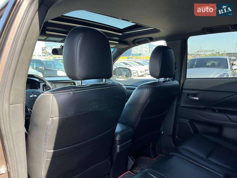 Внедорожник / Кроссовер Mitsubishi Outlander 2017 в Львове