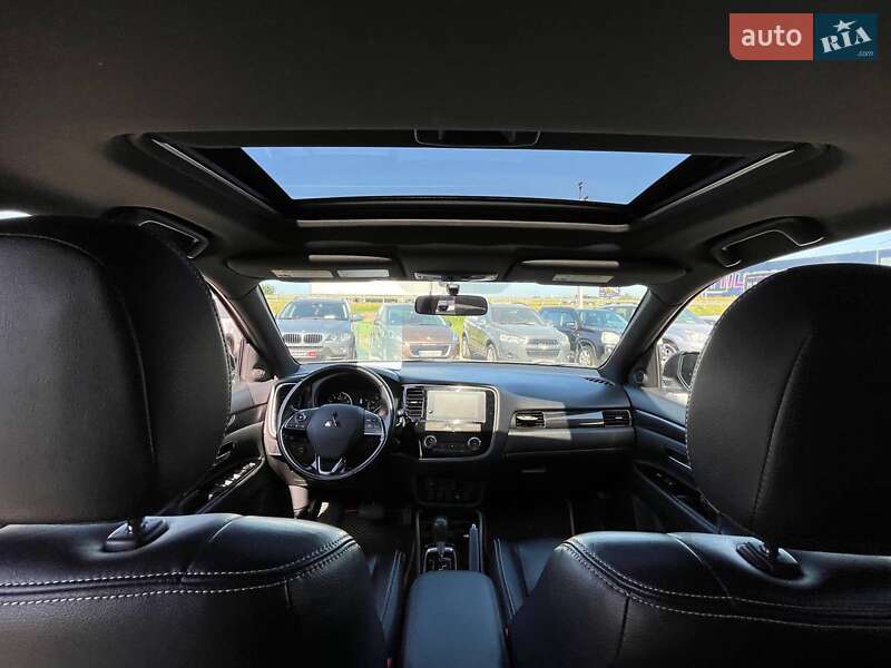 Внедорожник / Кроссовер Mitsubishi Outlander 2017 в Львове