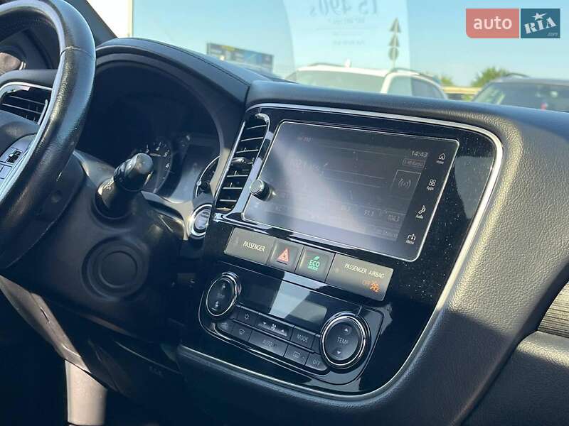 Внедорожник / Кроссовер Mitsubishi Outlander 2017 в Львове