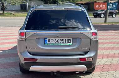 Внедорожник / Кроссовер Mitsubishi Outlander 2014 в 