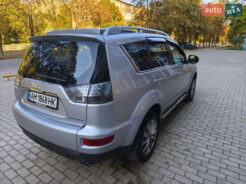 Внедорожник / Кроссовер Mitsubishi Outlander 2010 в Краматорске