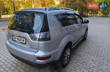 Внедорожник / Кроссовер Mitsubishi Outlander 2010 в 