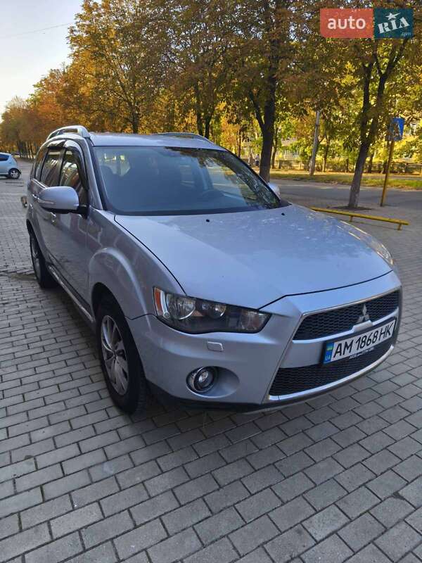 Внедорожник / Кроссовер Mitsubishi Outlander 2010 в Краматорске