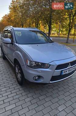 Внедорожник / Кроссовер Mitsubishi Outlander 2010 в 