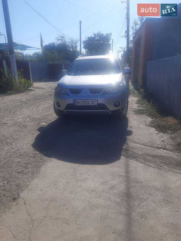 Внедорожник / Кроссовер Mitsubishi Outlander 2007 в 